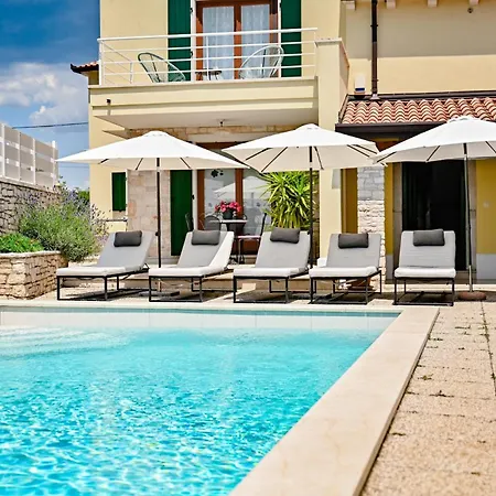 Zoa Villa *
